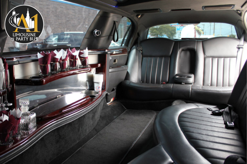 Spacious Lincoln Navigator L SUV, ideal for airport transfers and special events